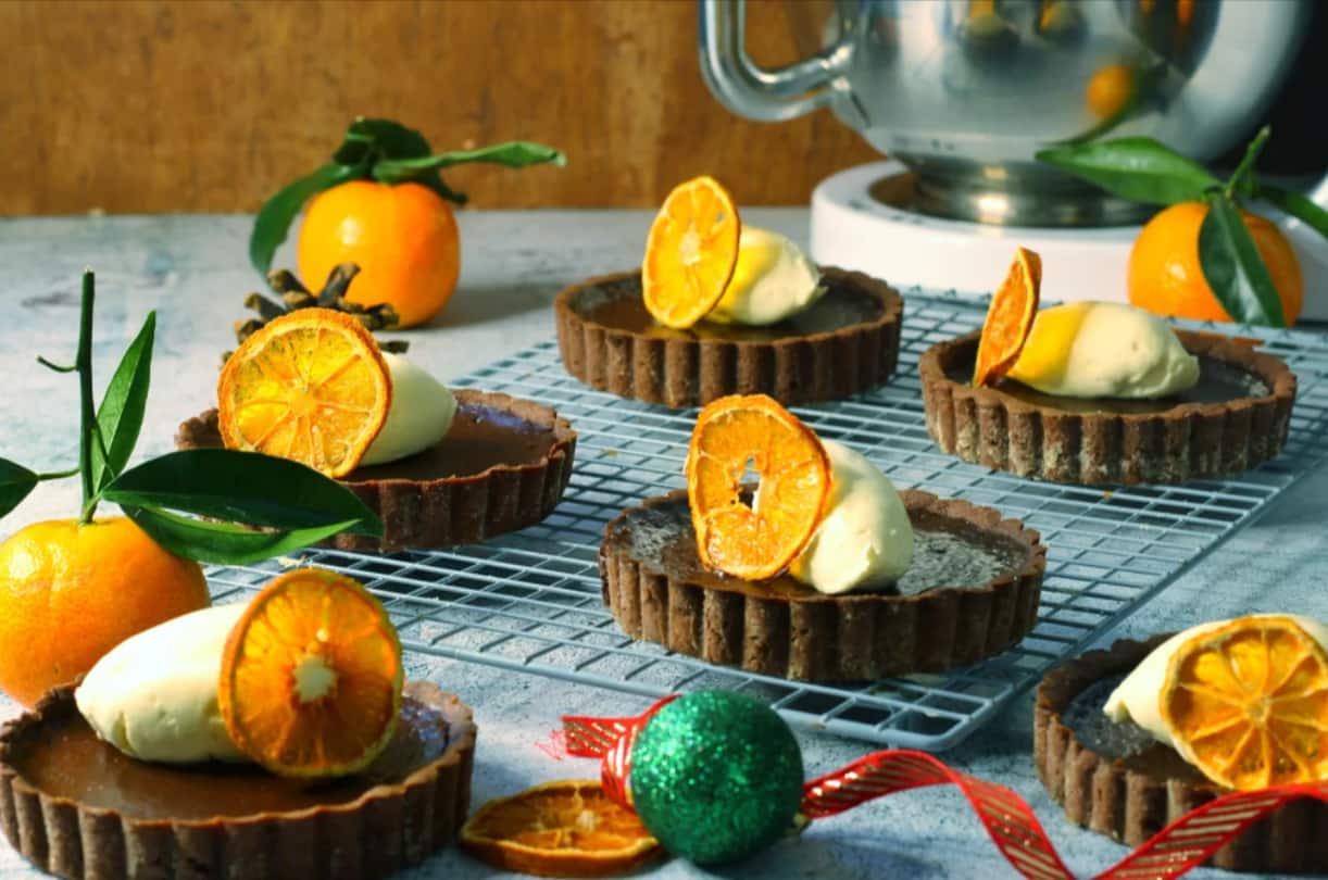individual-baked-chocolate-clementine-tarts.png