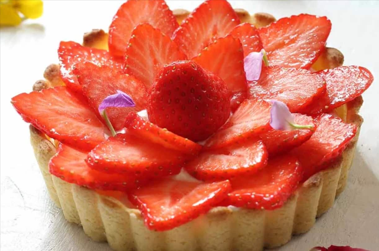individual-strawberry-and-cream-tartlets.png