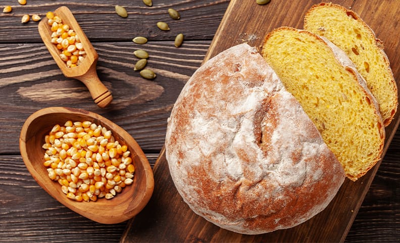Domowy chleb kukurydziany bezglutenowy - zdjęcie.