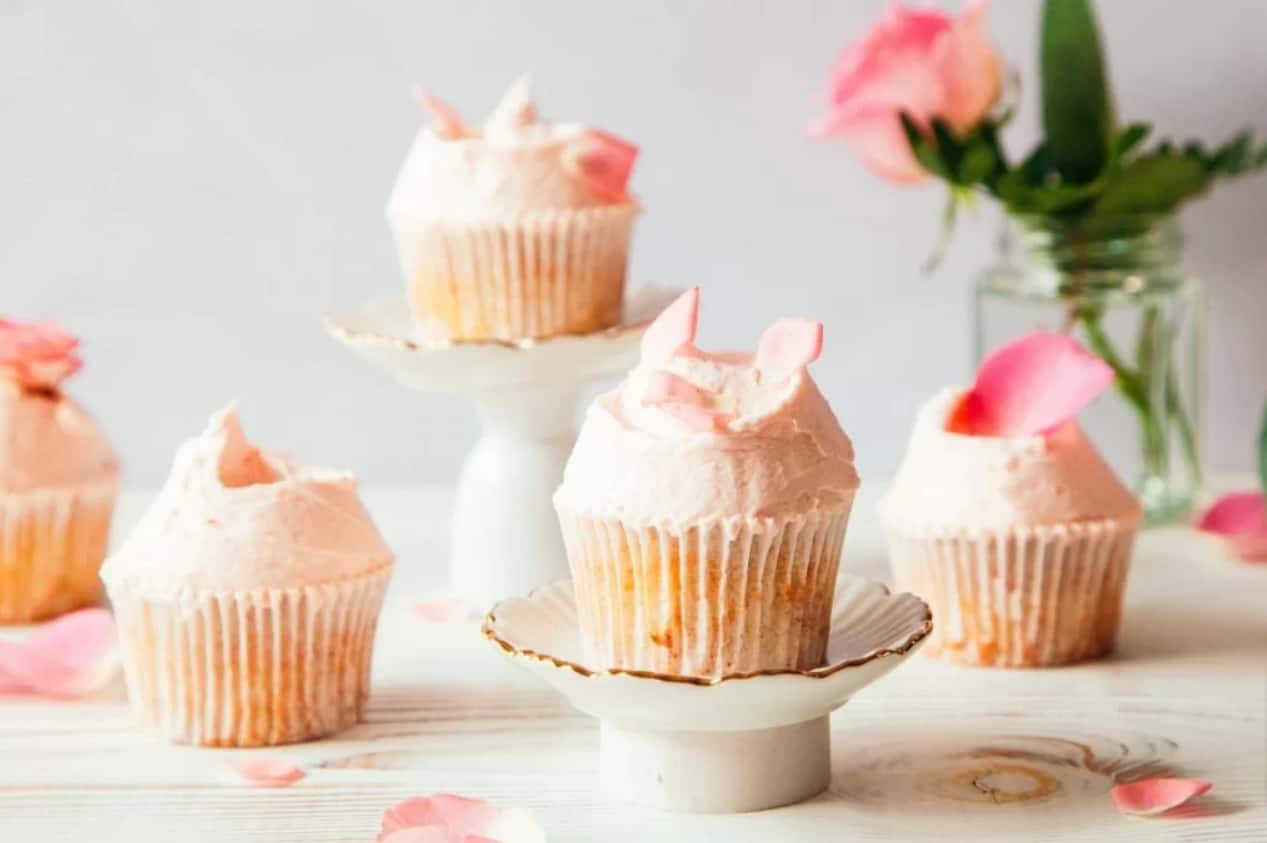 rose-and-lychee-cupcakes.png