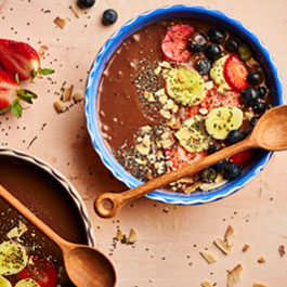 Smoothie bowl με σοκολάτα και φρούτα