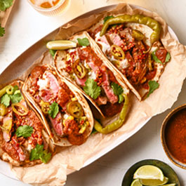 Tacos con carne e salsa di pomodorini arrosto con Chiplote