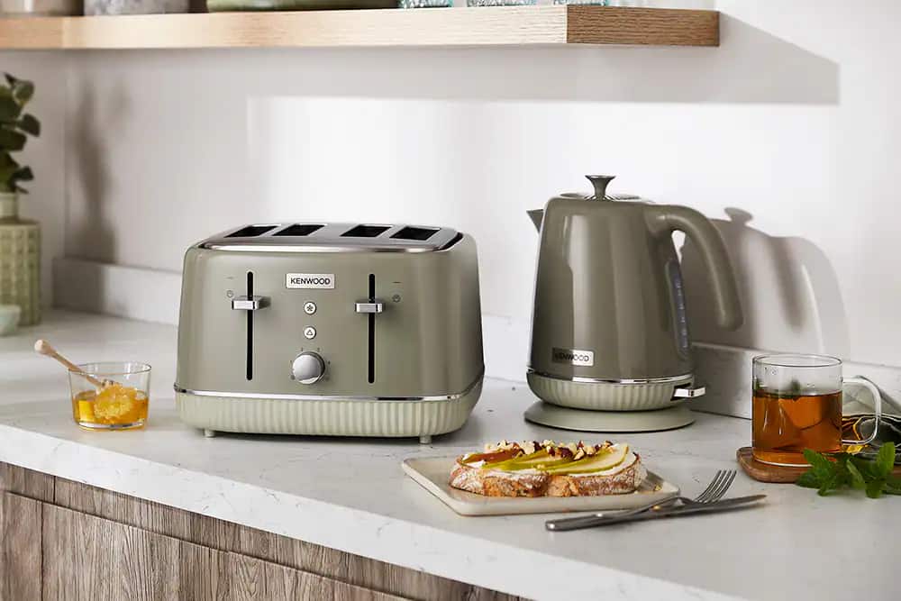 1000x667-SAGE-GREEN-ELEGANCY-KETTLE-AND-TOASTER647.png