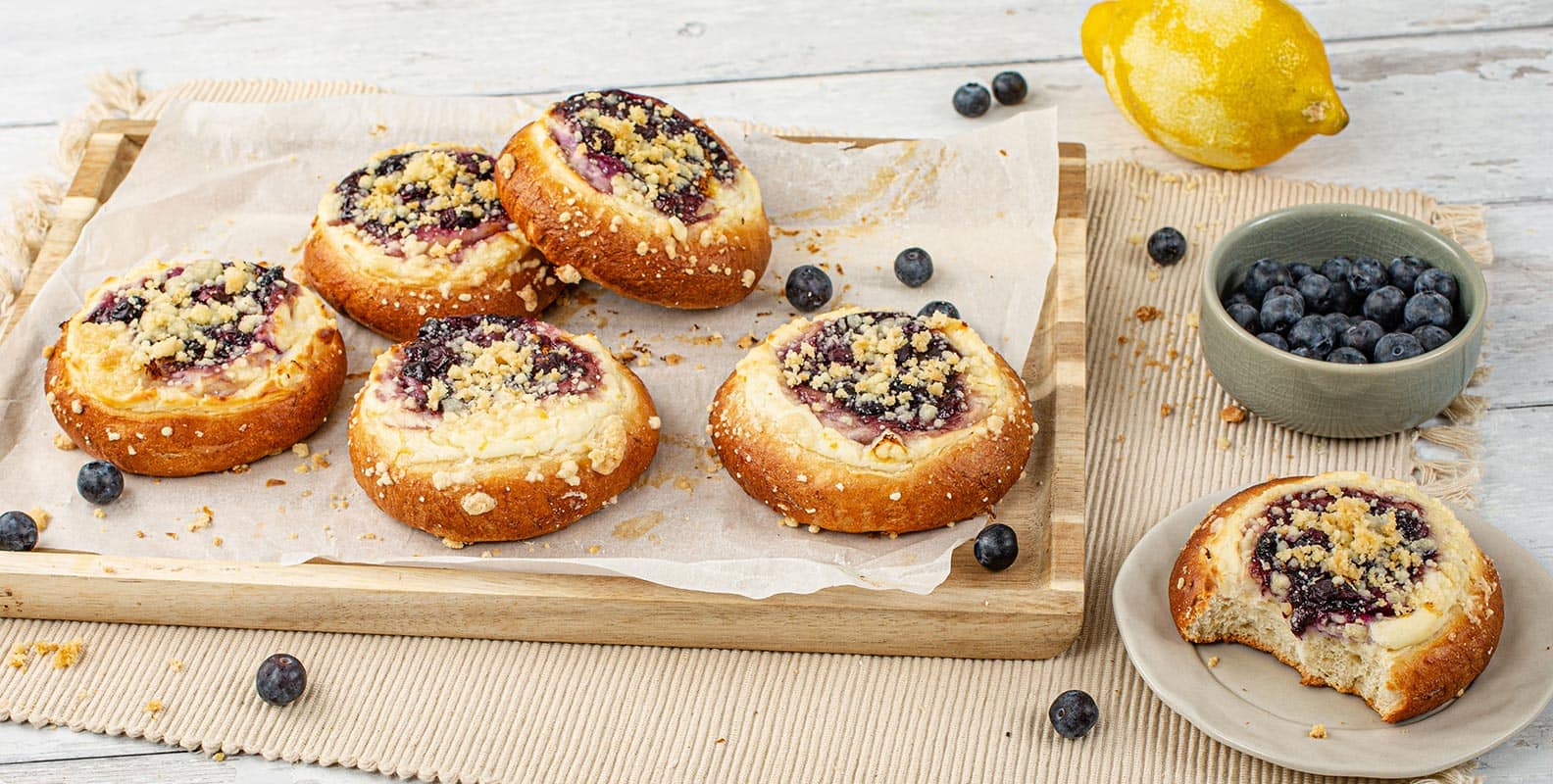 3L2A8302_blueberry-cheesecake-buns_1584x800.jpg