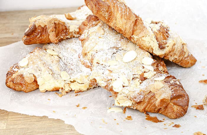 Almond-Croissants_700x456.jpg