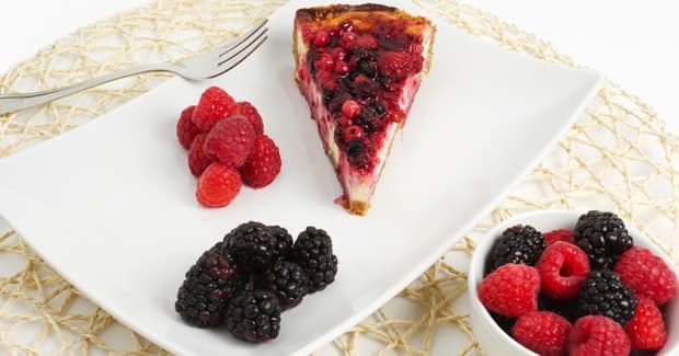 Baked_Raspberry_Cheesecake_1.jpeg