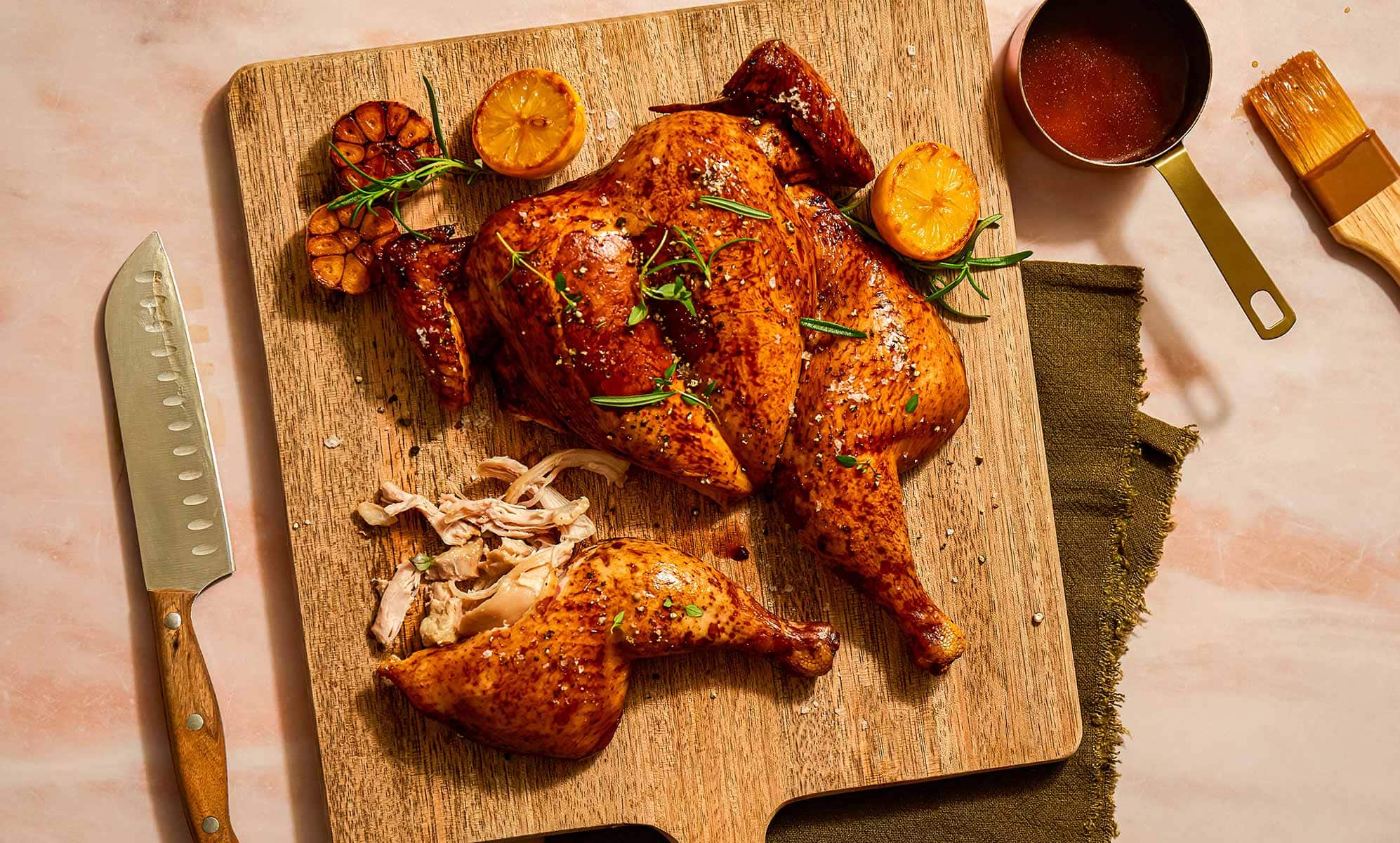 /medias/CHICKEN-8-RGB-RT-CROP-1994x1200.jpg?context=bWFzdGVyfGltYWdlc3wzNzEyNzJ8aW1hZ2UvanBlZ3xhRFV4TDJobU1TODFNVFEyTVRBeE56RTBNVEkzT0M5RFNFbERTMFZPTFRoZlVrZENYMUpVWDBOU1QxQmZNVGs1TkhneE1qQXdMbXB3Wnd8ODI4ZTgxNTBiZWYyYzUyY2FmOTQ5MTYyNWUzNGZlNzgwMmUyNTRkYTgyMGUwYjNkNzYyZmZiYjUzYmUzY2ZiMw