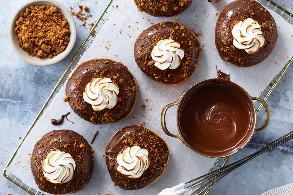 CHOCOLATE_MERINGUE_DOUGHNUT_1000x667.jpg