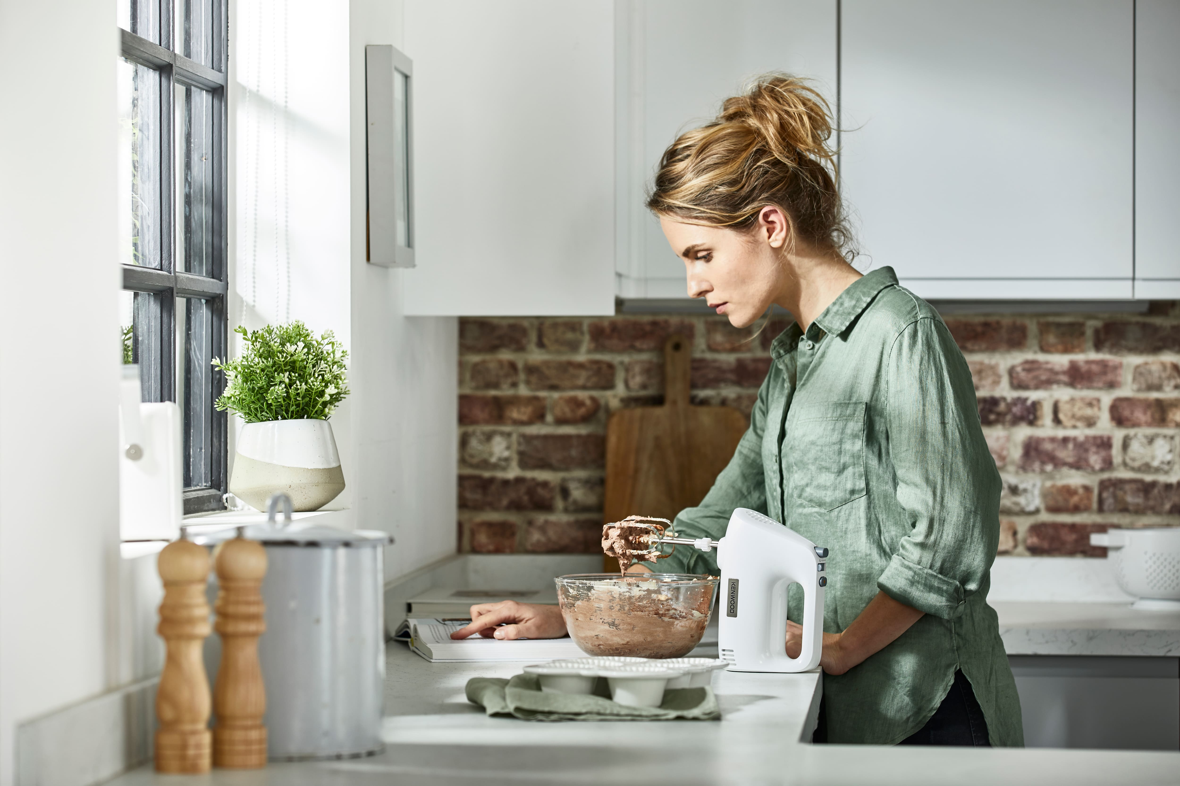 Guide to Hand Mixers Stand Mixers Image 2.jpg