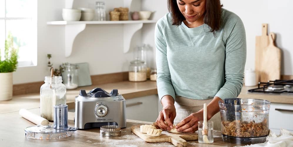 /medias/KW-Article-Easy-vegan-recipe-1.jpg?context=bWFzdGVyfHJvb3R8MjM4NTY0fGltYWdlL2pwZWd8YURObEwyZzRPUzh4TXpJd05qazJPVEF5TkRVME1pOUxWeUJCY25ScFkyeGxYMFZoYzNrZ2RtVm5ZVzRnY21WamFYQmxYekV1YW5Cbnw3ZDExODcyYjVkODJhZTcwMWVlYTg5OWVlNDk2ODliZmYzMGE1ODYwMDRjYjFlMDAzNmQzOTU1MGI5Zjg4OThk