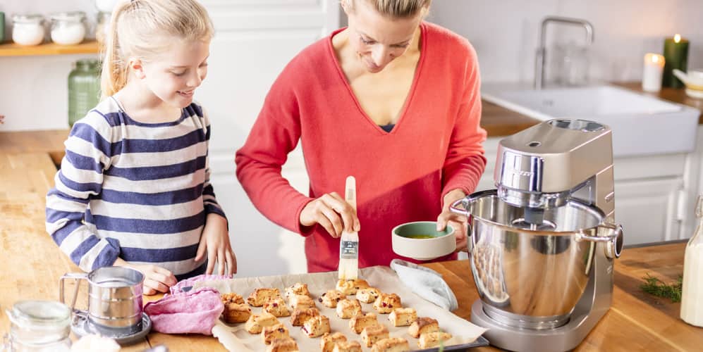 /medias/KW-Article-Int-Christmas-Food-Recipes-1.jpg?context=bWFzdGVyfHJvb3R8Mjg2ODc3fGltYWdlL2pwZWd8YURVekwyZzFNQzh4TXpjMk1qVXdPVFl3TWpnME5pOUxWeUJCY25ScFkyeGxYMGx1ZENCRGFISnBjM1J0WVhNZ1JtOXZaQ0JTWldOcGNHVnpJRjh4TG1wd1p3fGViZDUwMDhiODFlNTFmM2NmYjU4ZjVmYmFmOTg2ZTJkZWE4YzYyYjdhNDI0OWRhYzAwNjY1YzBjZmRlNjgxMTc