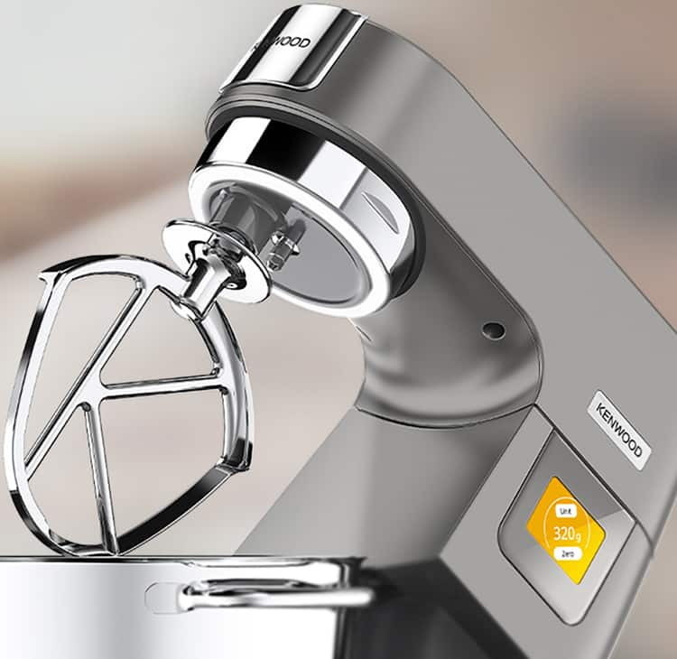 https://www.kenwoodworld.com/medias/KW-Category-Titanium-Chef-Patissier-XL-750x730v2.jpg?context=bWFzdGVyfHJvb3R8MTYyMTgwfGltYWdlL2pwZWd8YUdJNEwyaGhNUzh4TWpFeE1UTXpOamMyTnpVeE9DOUxWMTlEWVhSbFoyOXllU0JVYVhSaGJtbDFiU0JEYUdWbUlGQmhkR2x6YzJsbGNpQllURjgzTlRCNE56TXdkakl1YW5CbnxhZjRhNTJjM2FlNTc2MzUxYjE5MjQzZDU0M2E3OTRkNTAxMjExNDhjMWMwMWE5NzcxNTZkMWZhYmRjYmVlOTU0