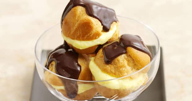 Profiteroles_with_Hot_Chocolate_1.jpg