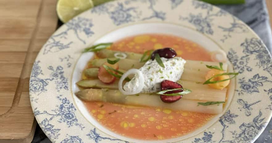Salade aux asperges et cerises.png