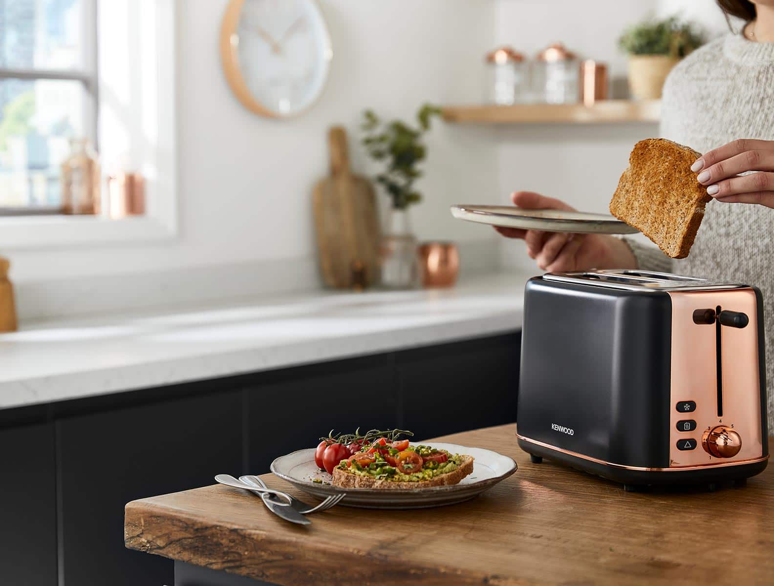 TCP05_GREY_ROSE_ABBEY_LUX_TOASTER_FOOD_1584x1200.jpg