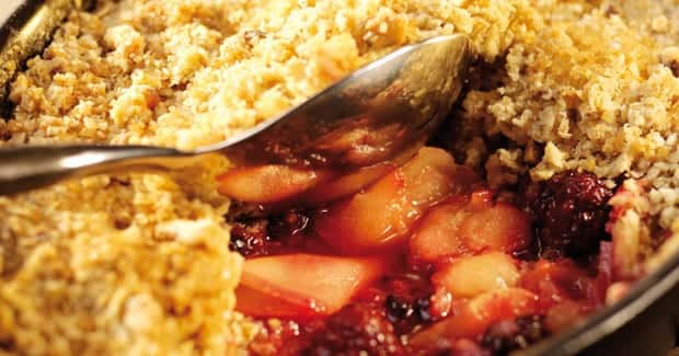 apple-and-blackberry-crumble.jpeg