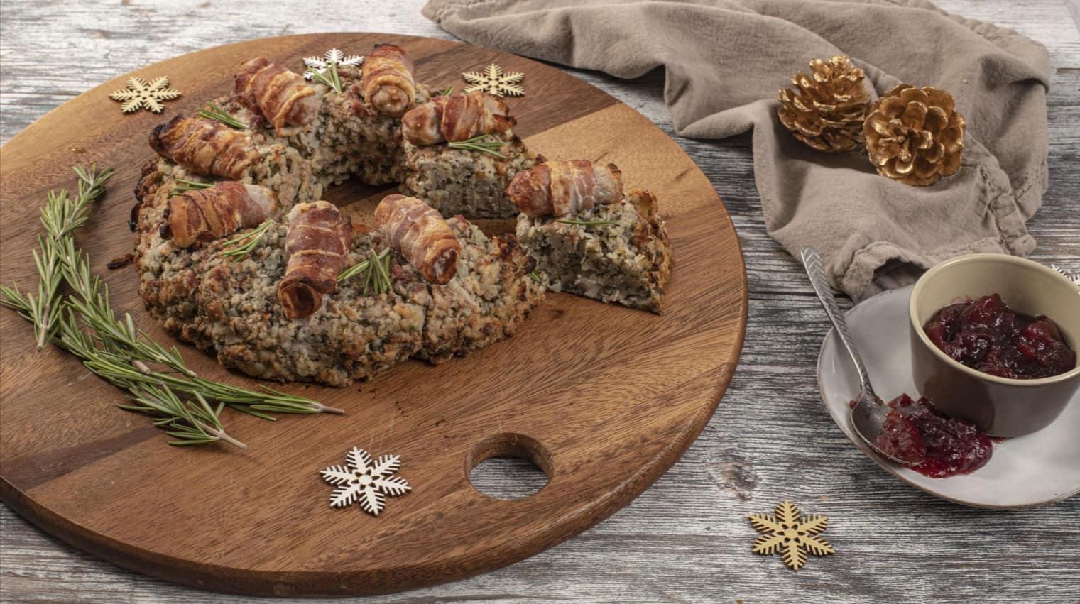 apple-and-sausage-stuffing-wreath.png