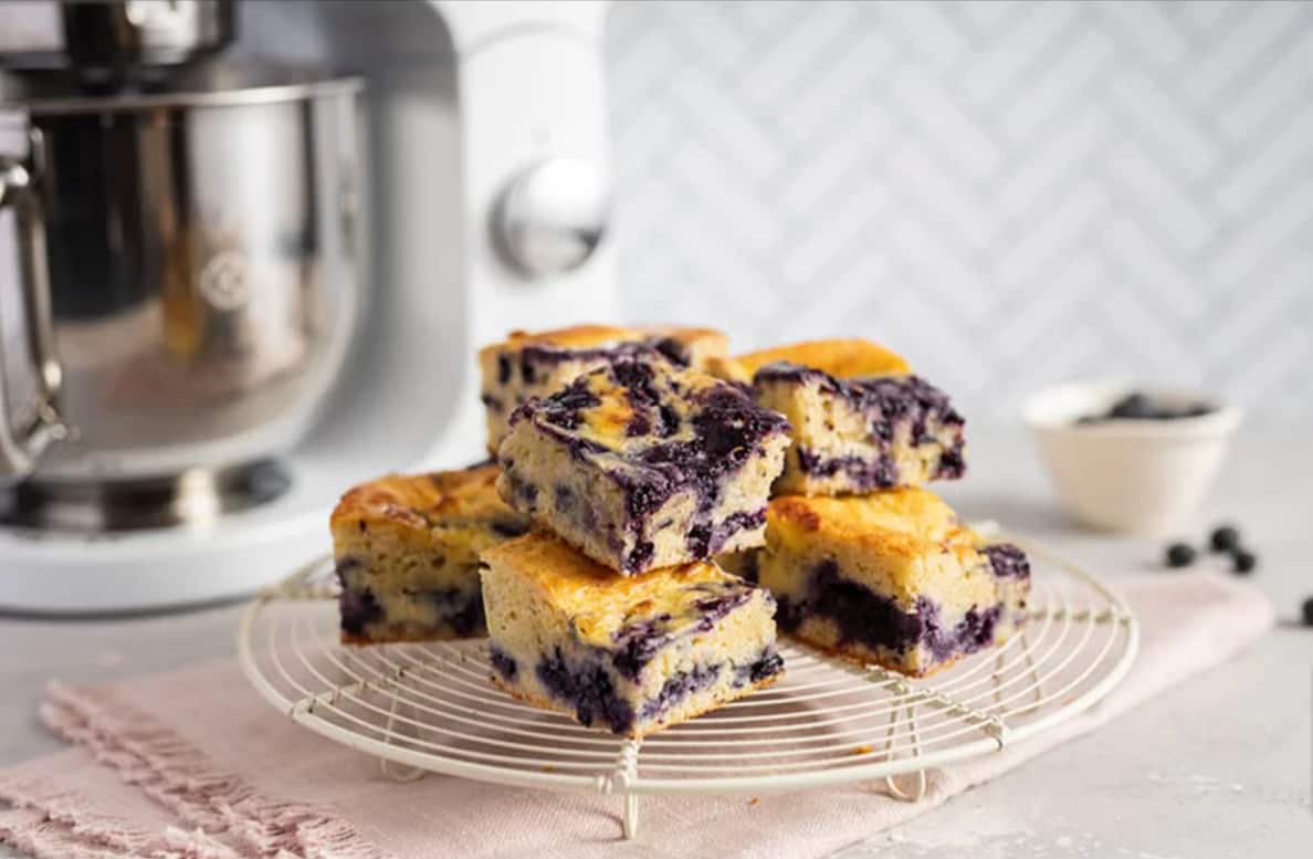 blueberry-cheesecake-blondies.png