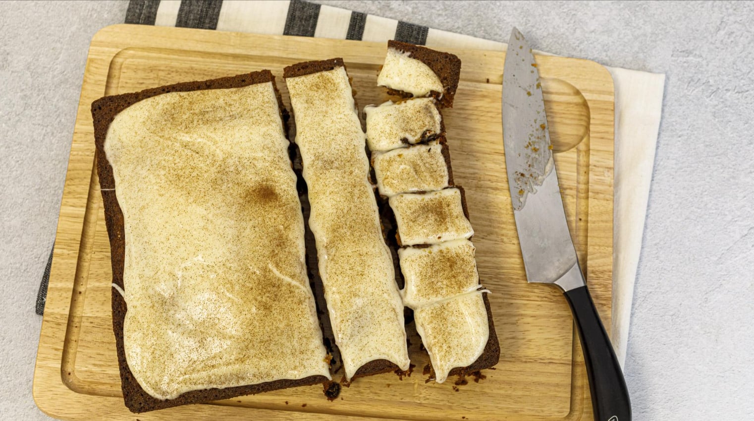 carrot-cake-tray-bake.png