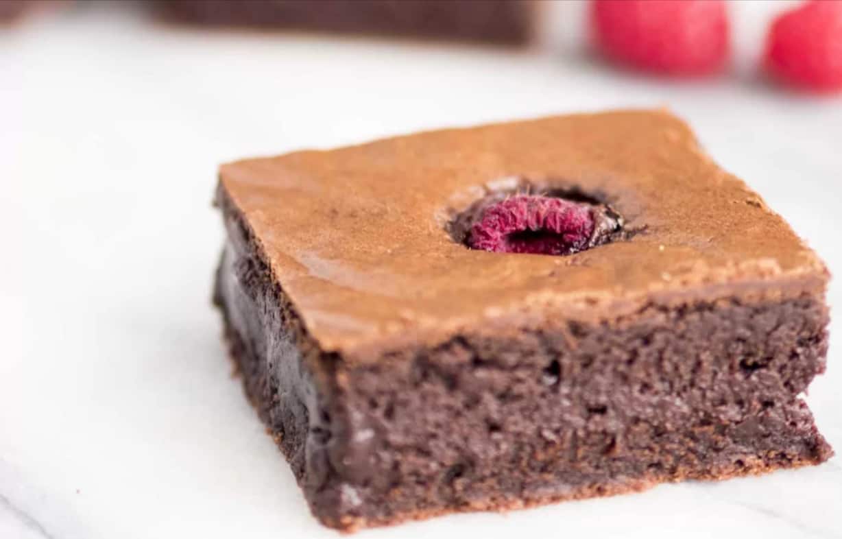 chocolate-and-raspberry-brownies.png
