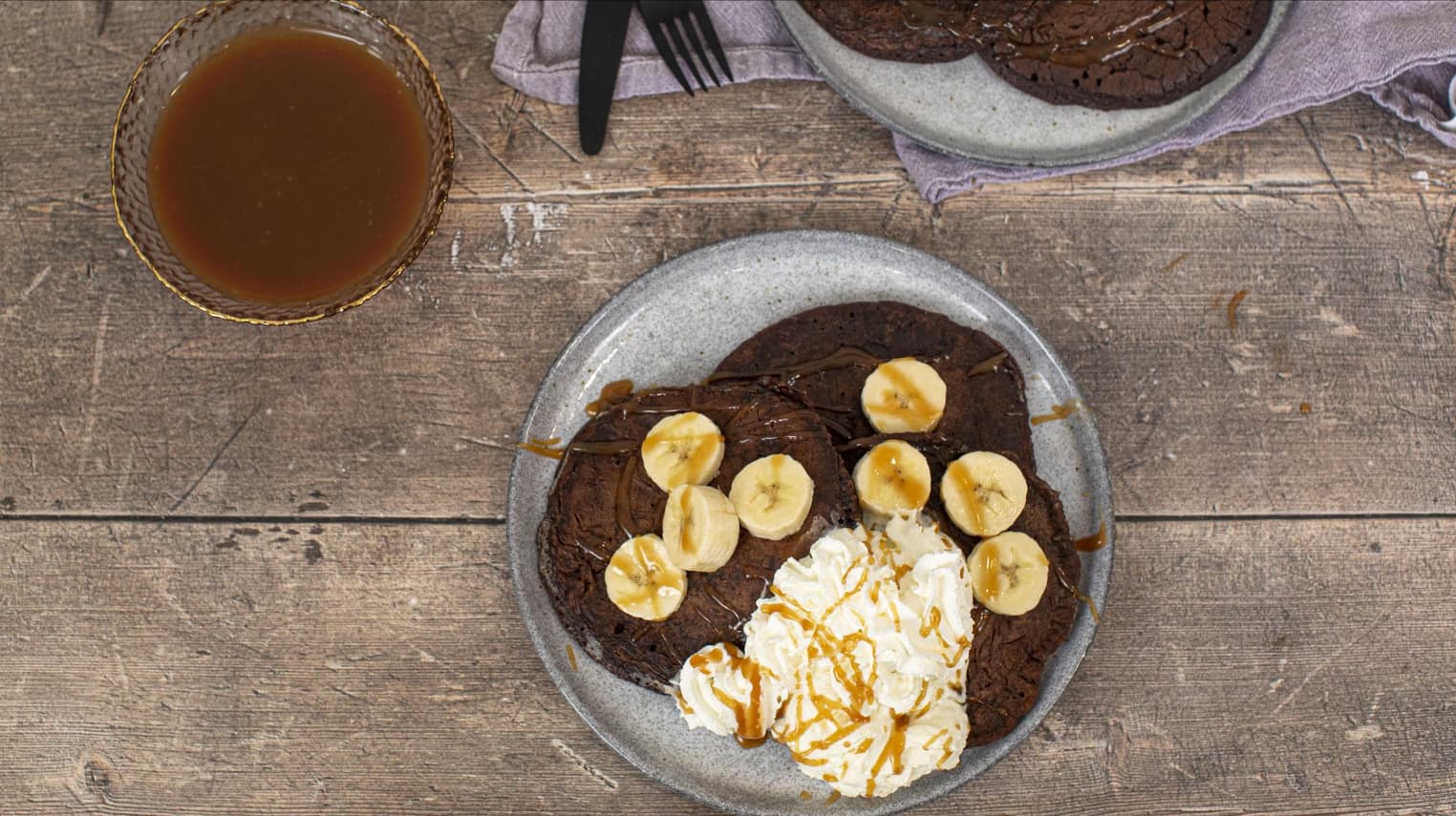 chocolate-banana-and-toffee-pancakes.png
