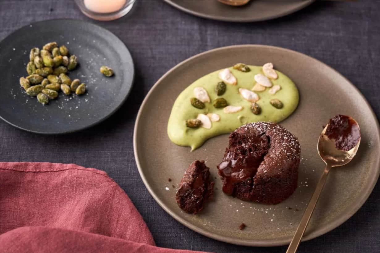 chocolate-fondant-with-pistachio-creme-anglaise.png