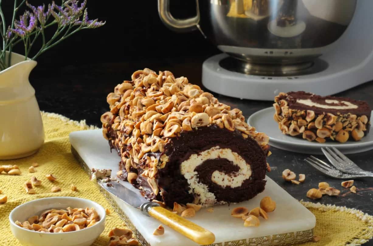 chocolate-hazelnut-roulade.png