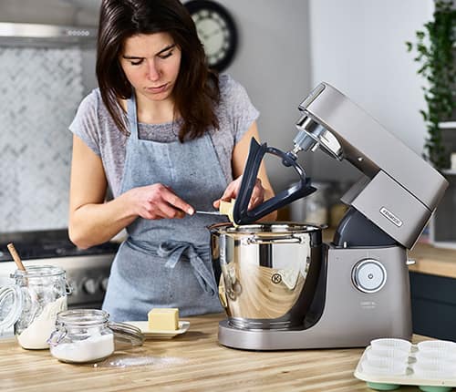 Kenwood Chef KM220 600W Stand Mixer With Bowl and 3 Attachments - Works  Great!