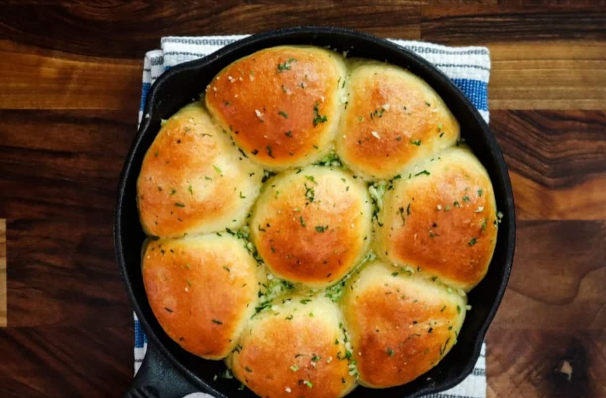 garlic-butter-and-herb-potato-dinner-rolls.png