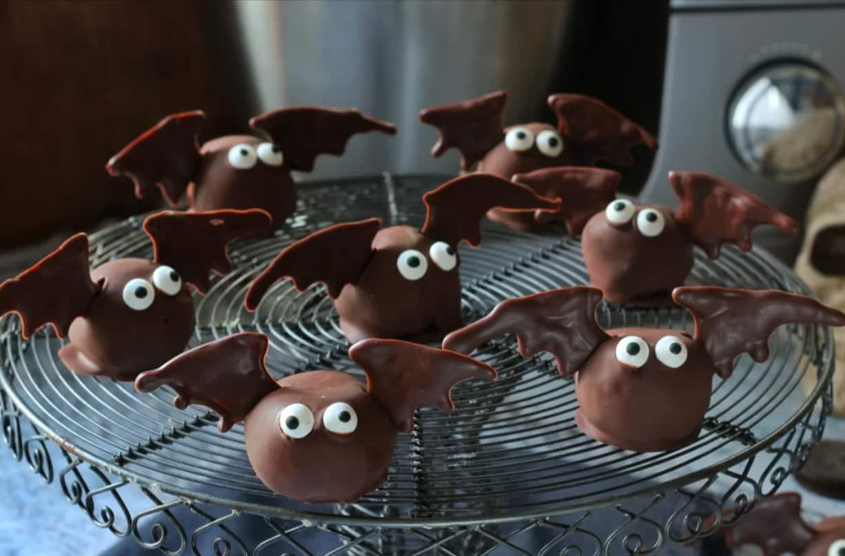 halloween-bat-balls.png