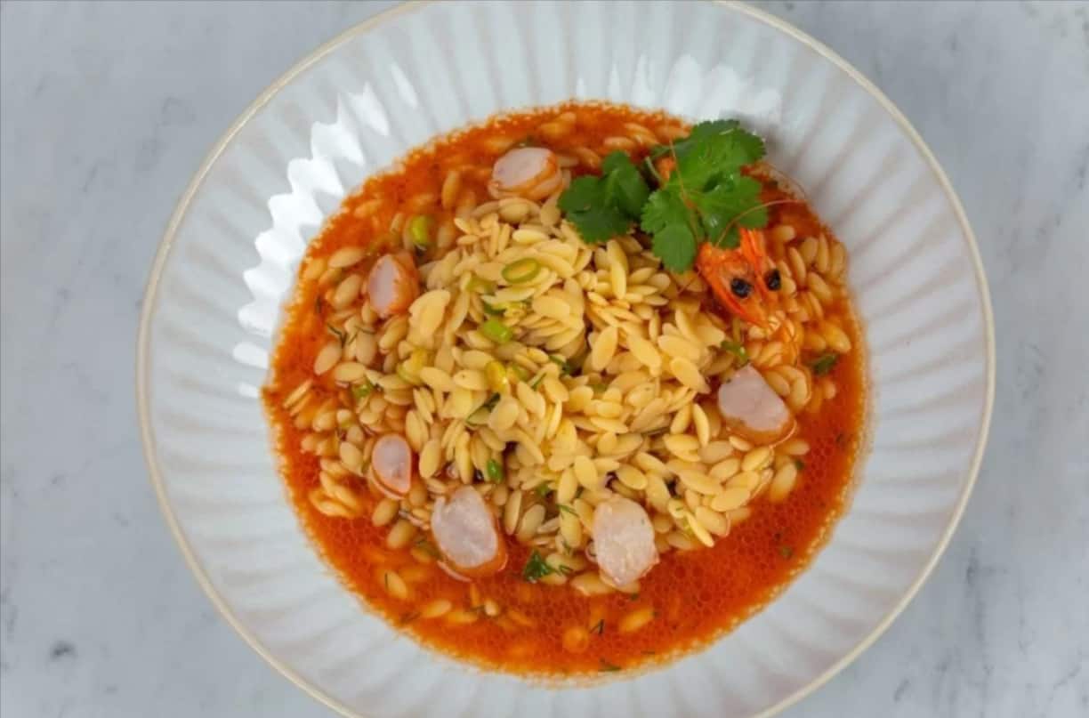 orzo-pasta-cooked-in-spicy-prawn-broth.png