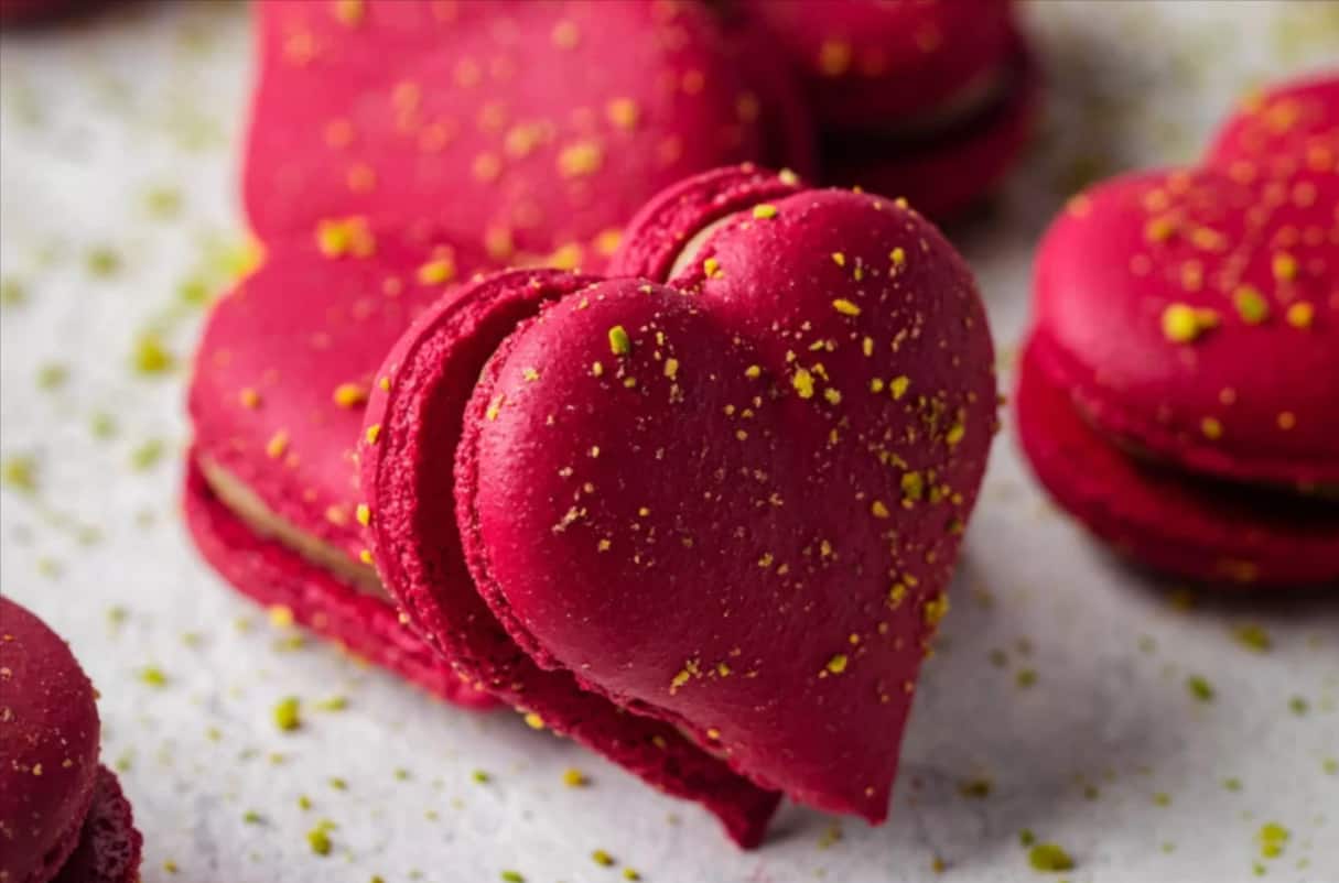 pistachio-and-cherry-macarons.png