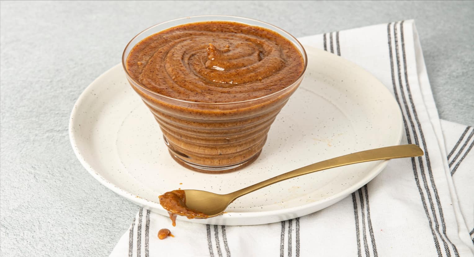 quick-4-ingredients-vegan-caramel-sauce.png