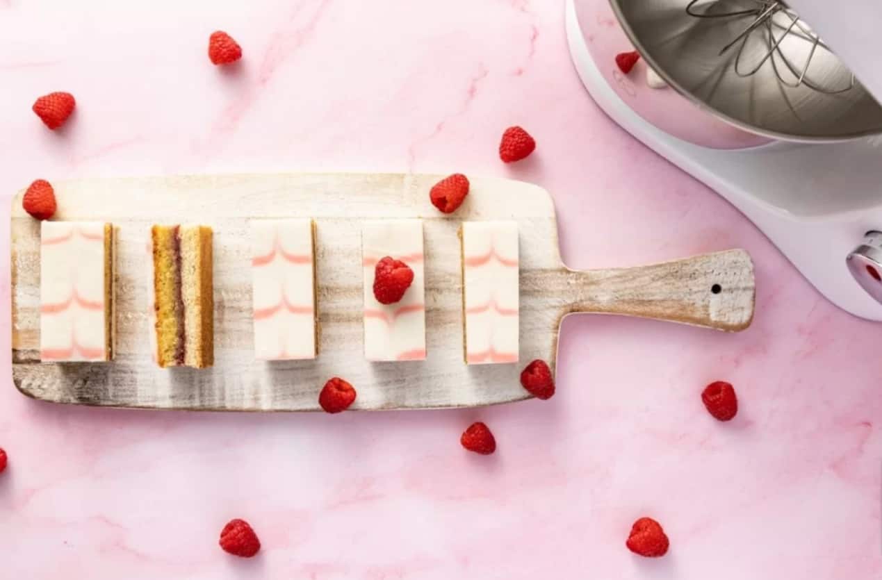 raspberry-and-almond-bakewell-slices.png