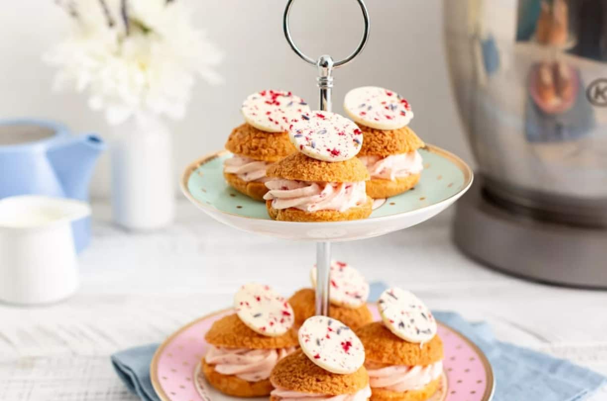 raspberry-cheesecake-choux-buns.png