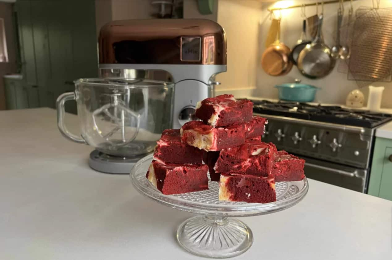 red-velvet-cheesecake-swirl-brownie.png