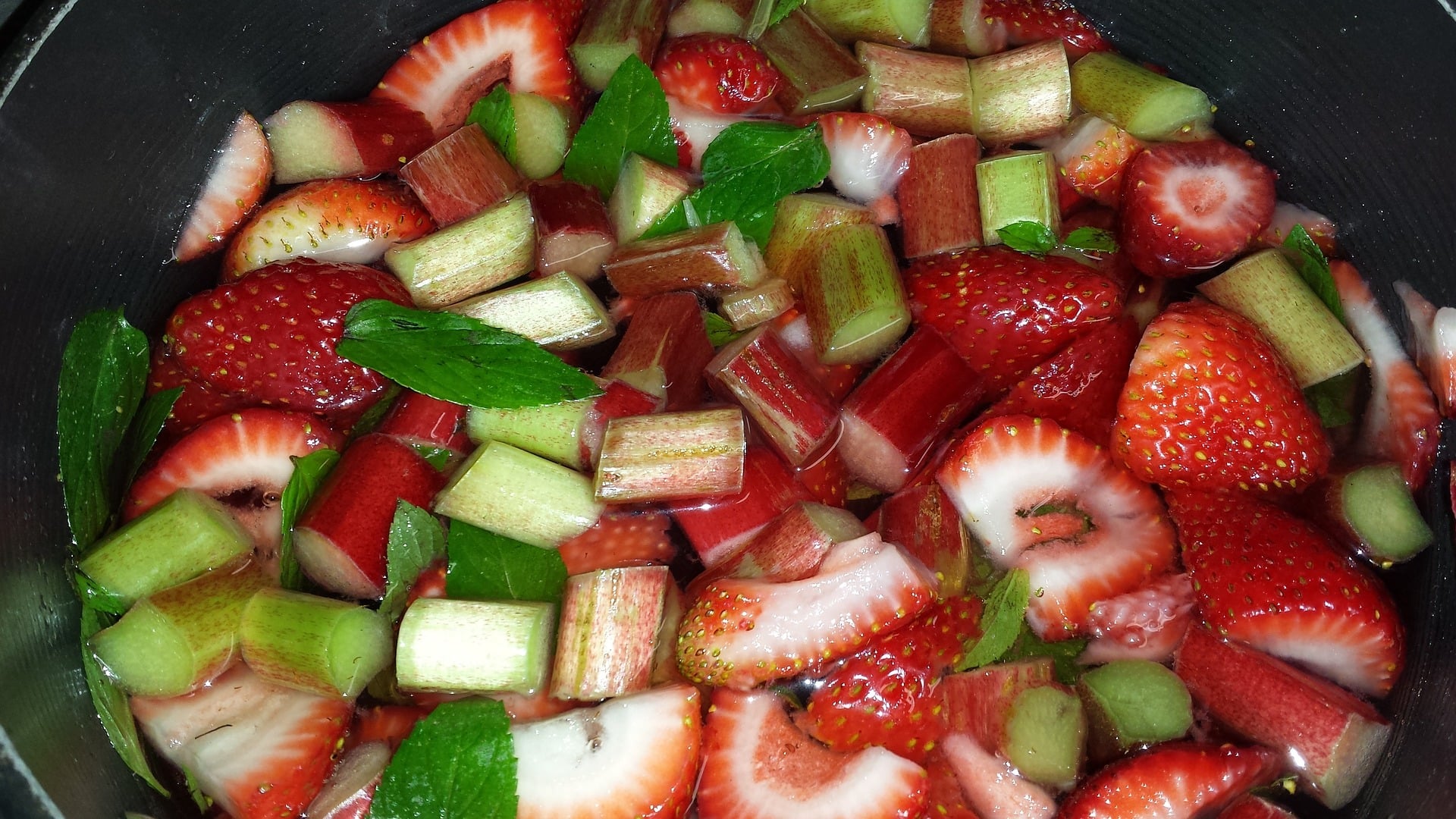 rhubarb-and-strawberry-jam.jpeg