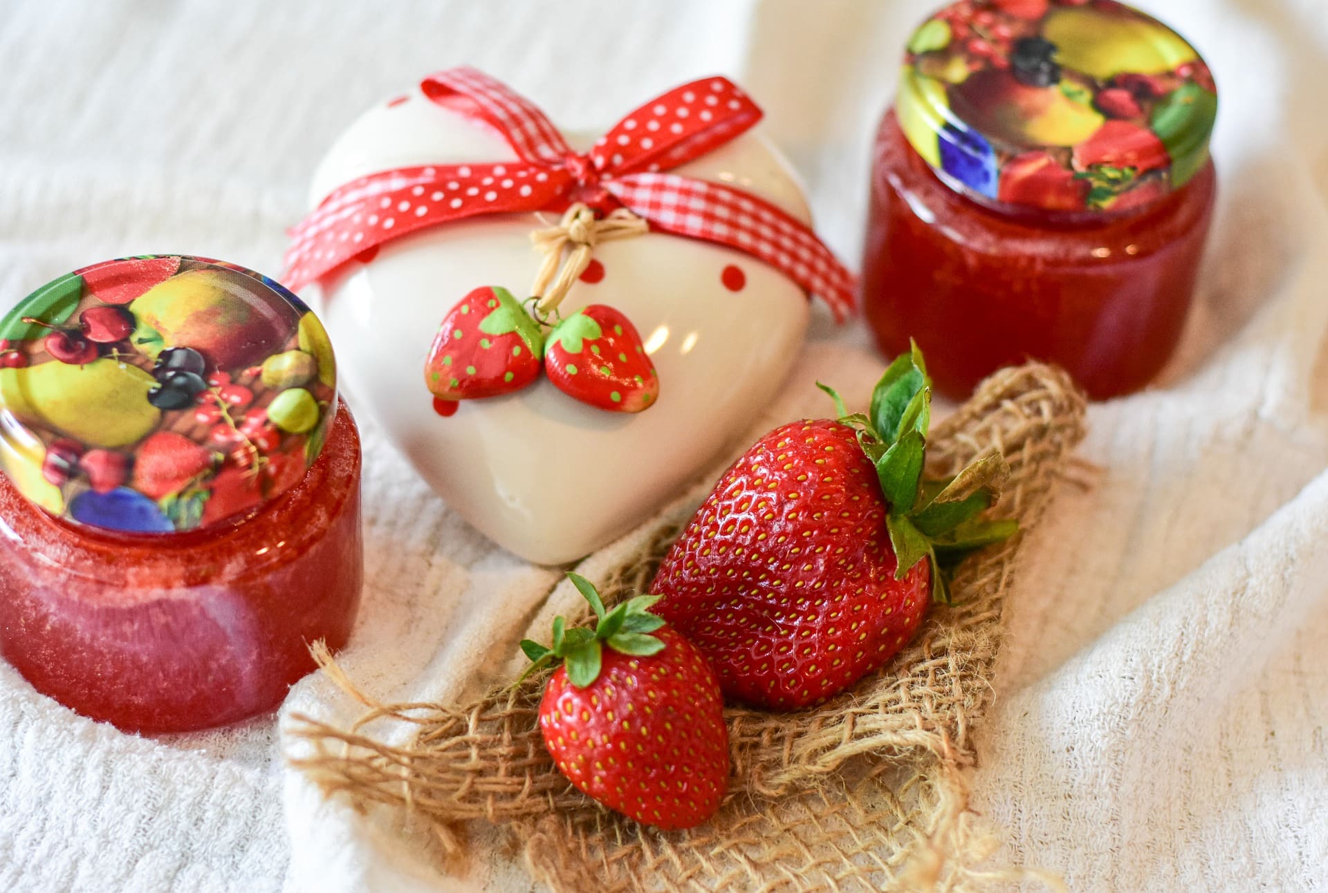 strawberries-6275822_1920.jpeg